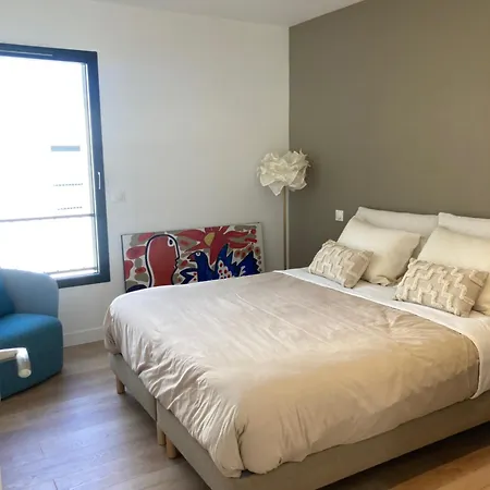 Nomade Proche De Cannes 발로리스