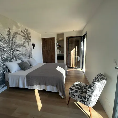Nomade Proche De Cannes 발로리스