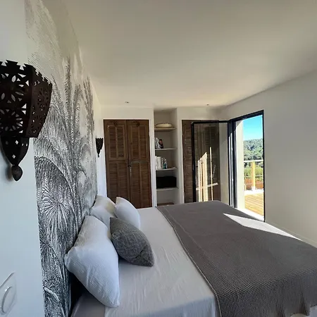 Nomade Proche De Cannes Bed and breakfast *