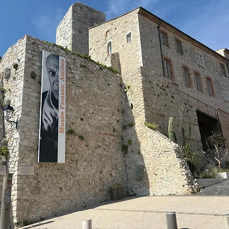 Nomade Proche De Cannes * Vallauris