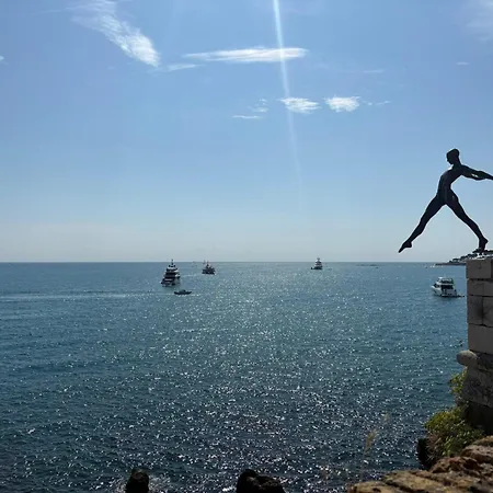 Nomade Proche De Cannes * Vallauris